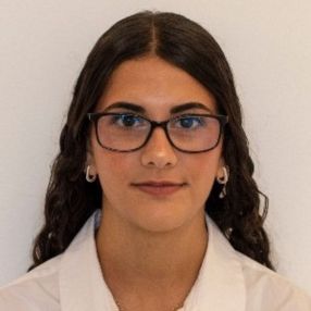 Alba, Babysitter in Villaquilambre