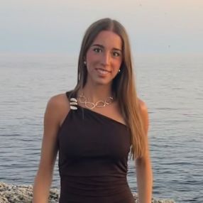 Júlia, Niñera o canguro en Cervera