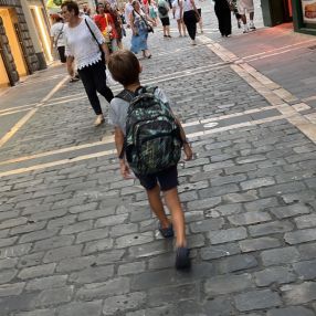 Be, Familia en Pamplona
