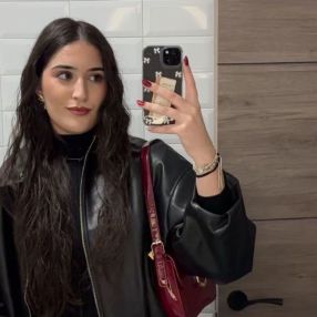 Lucia, Niñera o canguro en Trigueros