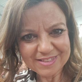 Marian, Niñera o canguro en Candás