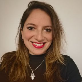 Agostina, Niñera o canguro en Bescanó