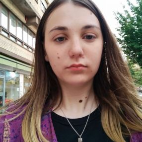 Nerea, Niñera o canguro en Noáin