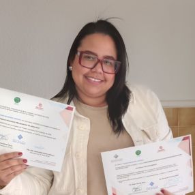 Gehisy janinna, Niñera o canguro en Torrente