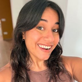 Denise, Niñera o canguro en Burjasot