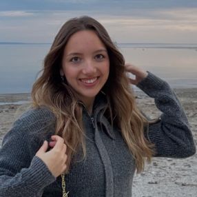 Eva maria, Niñera o canguro en Cájar