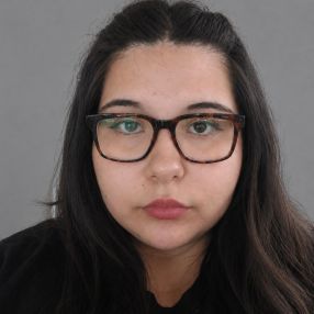 Lucía Belén, Niñera o canguro en Sax