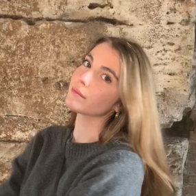 Marta, Niñera o canguro en Mas Camarena