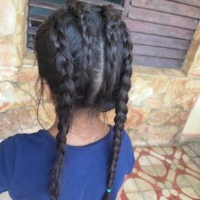 Zaray, Babysitter in La Cuesta