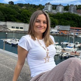 Leire, Niñera o canguro en Mendaro