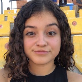 Alejandra, Niñera o canguro en Méntrida