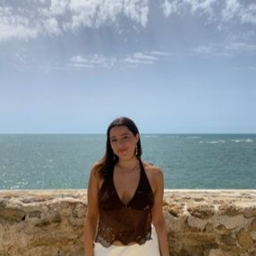 Leire, Niñera o canguro en Castrillón