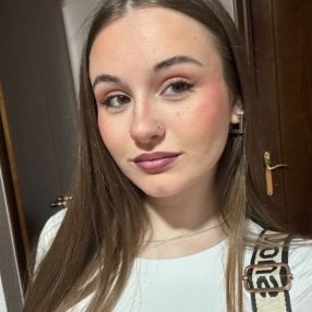 Thelma, Niñera o canguro en Ceutí