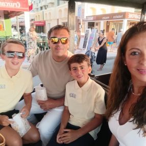 Anabel, Familia en Dos Hermanas