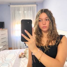 Alejandra, Niñera o canguro en Trobajo del Camino