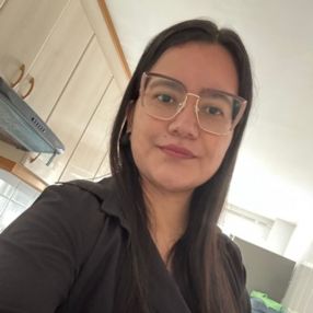 Yency, Babysitter in O Milladoiro