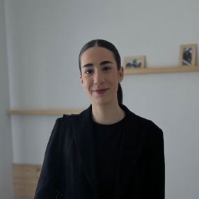 Júlia, Babysitter in Els Pallaresos
