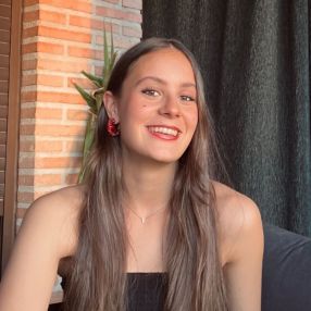 Daniela, Niñera o canguro en Olías del Rey