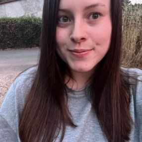 Alba, Babysitter in Cambre