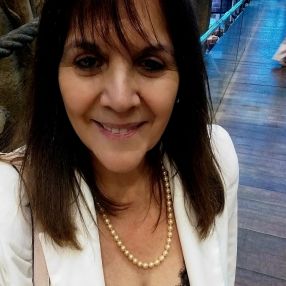 María del Carmen, Niñera o canguro en Guaro