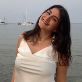Adriana, Babysitter in Manzanares