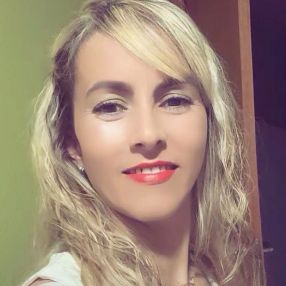 Carolina, Niñera o canguro en La Vega