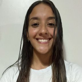 Carla, Niñera o canguro en Cala Millor
