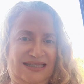 Gloria, Niñera o canguro en Villar del Arzobispo