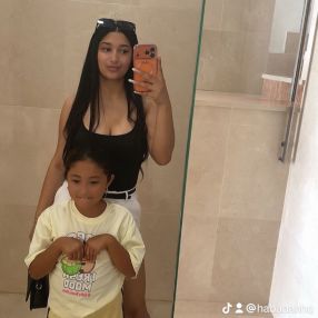 Larisa, Niñera o canguro en Museros