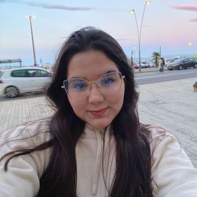 Isabella, Niñera o canguro en A Pobra do Caramiñal