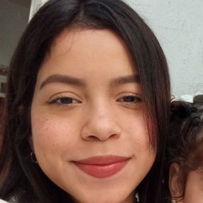 Angela, Niñera o canguro en El Tanque