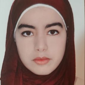 Soukaina, Babysitter in L'Escala