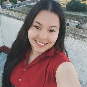 Astrid Johana, Niñera o canguro en El Verger