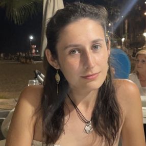 Naroa, Niñera o canguro en Álava