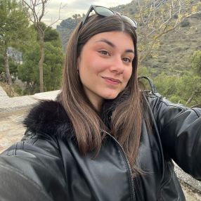 Iria, Babysitter in Liria