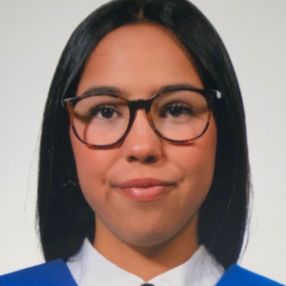 Eva, Niñera o canguro en Almensilla