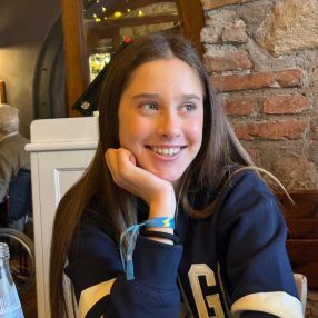 Laura, Niñera o canguro en Valdemorillo