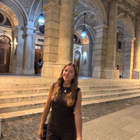 NURIA, Babysitter in Luanco