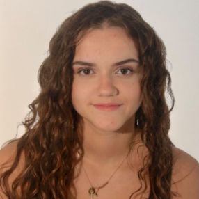 Mireia, Niñera o canguro en Munguía