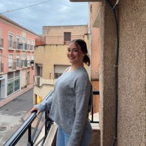 Naiara, Niñera o canguro en Totana