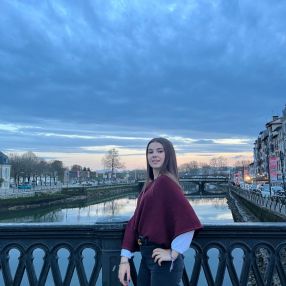Ivanna, Niñera o canguro en Llanes