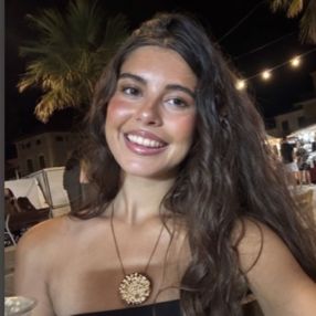 Claudia, Babysitter in Sóller