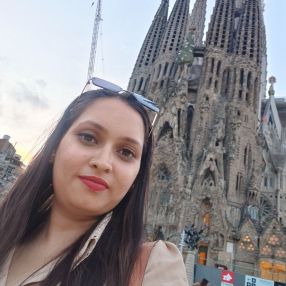 Madhu, Niñera o canguro en Montcada i Reixac