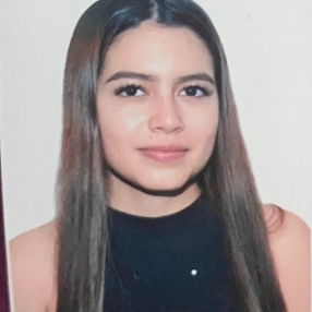 Alejandra, Niñera o canguro en Almazán