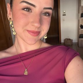 Aroa, Niñera o canguro en Monzón