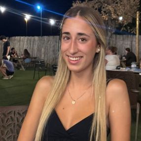 Cèlia, Niñera o canguro en Berga