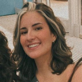Verónica, Babysitter in El Rosario