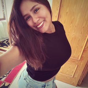 Ariana, Niñera o canguro en Iniesta