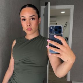 Niurka, Babysitter in Burjassot