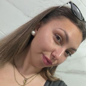 Andreea larisa, Niñera o canguro en Salobreña